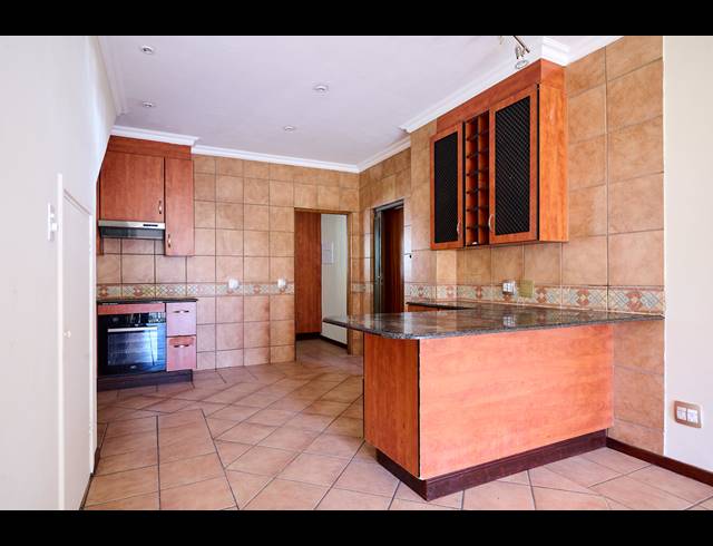4 BEDROOM HOUSE FOR SALE IN KYALAMI HILLS
